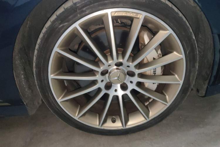 Used Mercedes-Benz A AMG 2019 AMG A 35 L 4MATIC Right Front Wheel Hub
