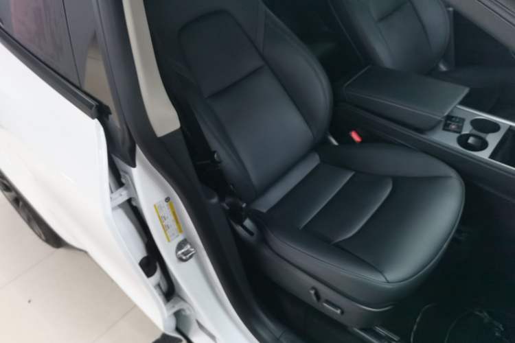 Used Tesla Model Y 2022 Long-Range All-Wheel-Drive Version
