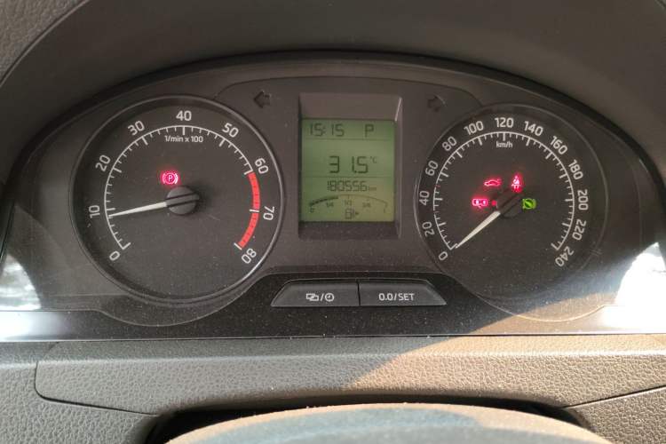 Used Skoda Rapid 2013 1.6L Automatic Smart Selection Model Odometer Close Up