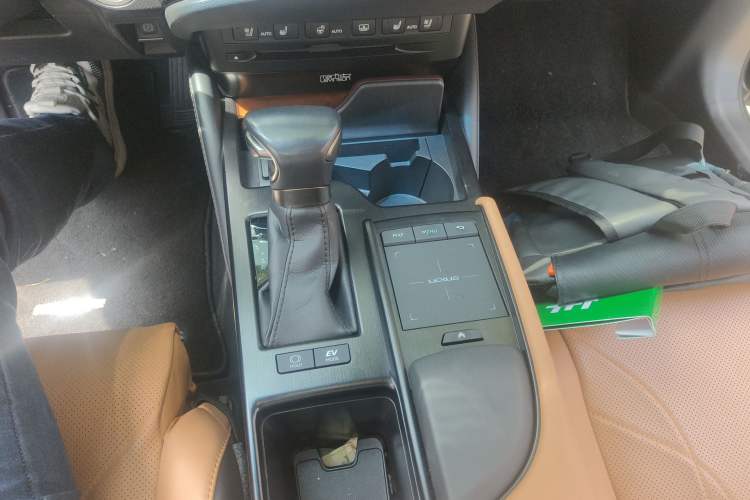 Used Lexus ES 2021 300h Executive Edition
