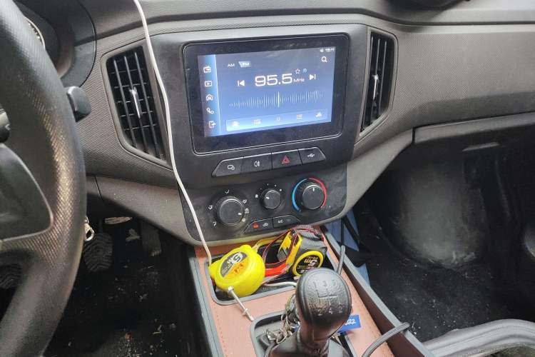 Used Wuling Rongguang New Truck 2021 1.5L Rural Version LV0 Extended Double-Cab L3C Audio And AC Panel