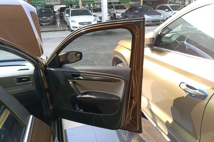 Used Volkswagen Cross Lavida 2014 1.4TSI DSG