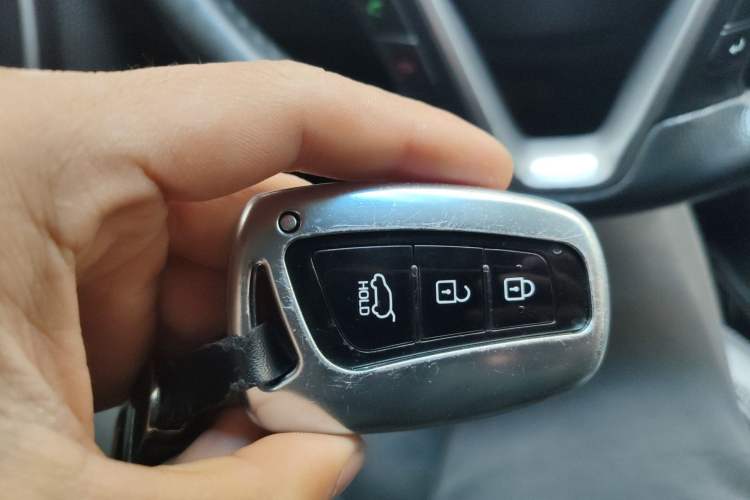 Used Hyundai Santa Fe 2015 2.0T Automatic Two-Wheel Drive Smart Version 5 Seats