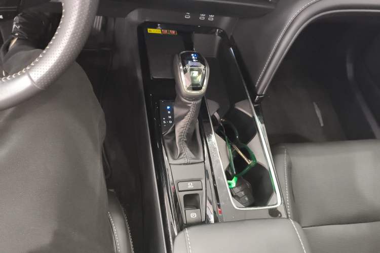 Used Toyota Camry 2024 Dual-Engine 2.5HG Prestige Edition
