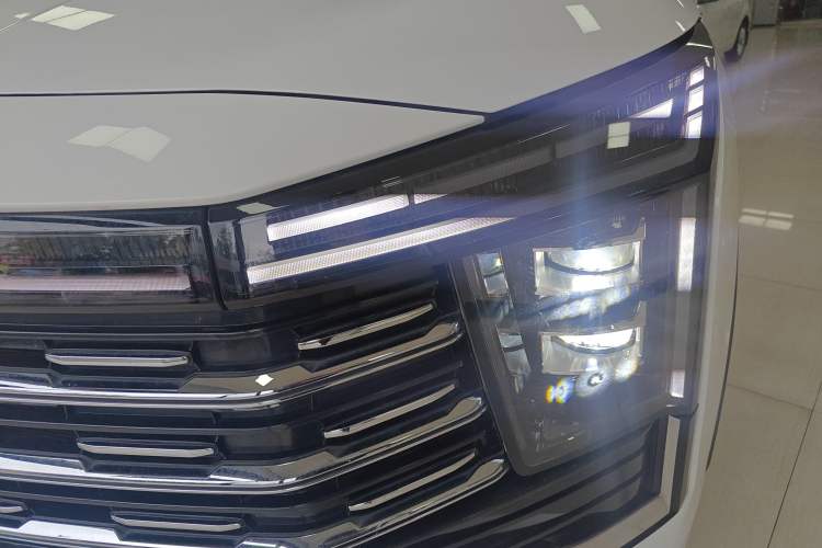 Used SOL X8 PLUS 2023 1.5 TGDI DCT Smart Edition 7-Seater
