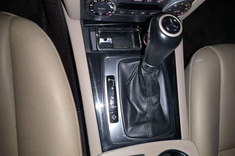 Used Mercedes-Benz GLK-Class 2010 GLK 300 4MATIC Fashion Model