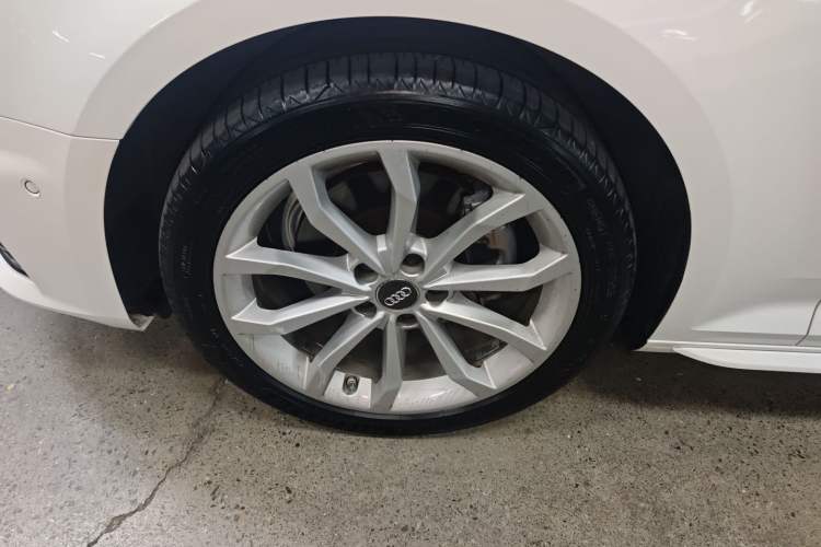 Used Audi A4L 2019 40 TFSI Fashion Version China V