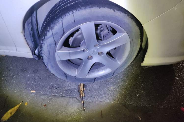 Used Peugeot 408 2013 2.0L Automatic Comfort Edition Right Front Wheel Hub