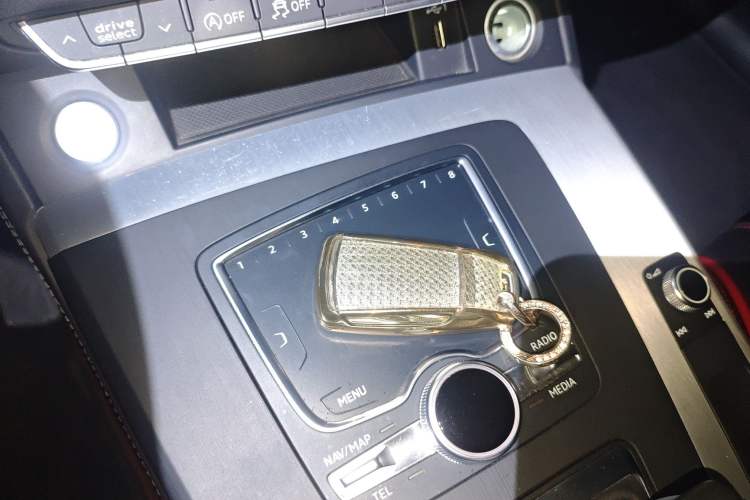 Used Audi Q5L 2020 Updated 40 TFSI Prestige Fashion Edition Vehicle Key