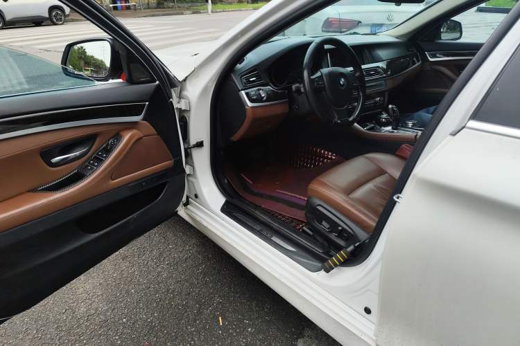 Used BMW 5 Series 2017 528Li Leading Model
