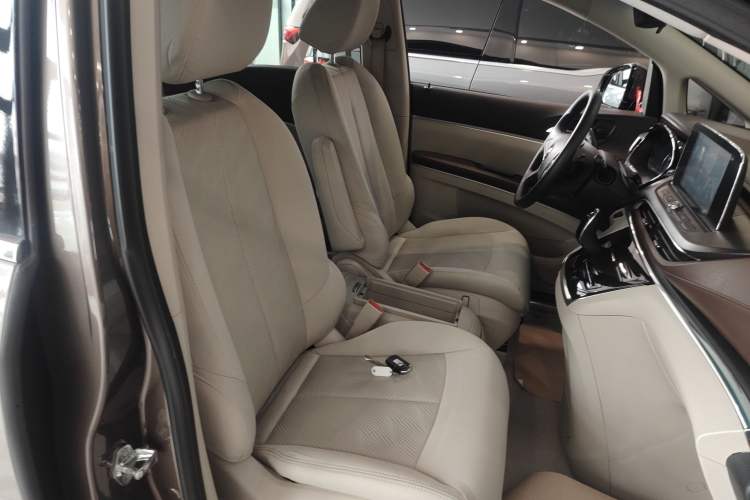 Used Buick GL8 2023 Land Executive Class Comfort Model
