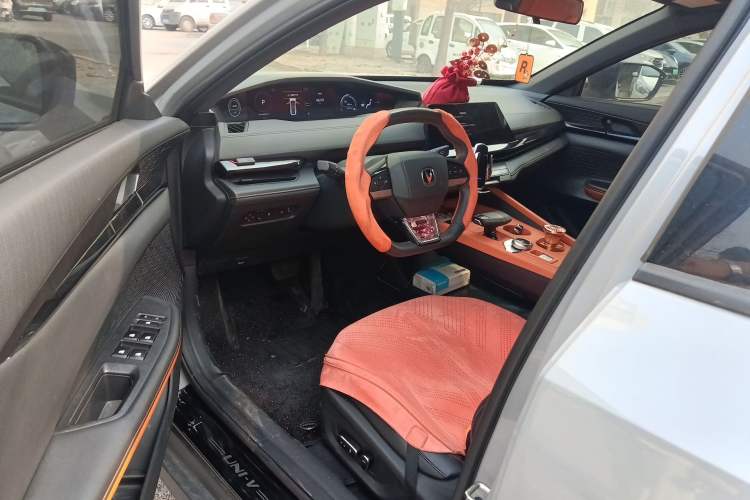 Used CHANGAN UNI-V iDD 2023 ZhiDian iDD 1.5T 113km Smart & Fun Version