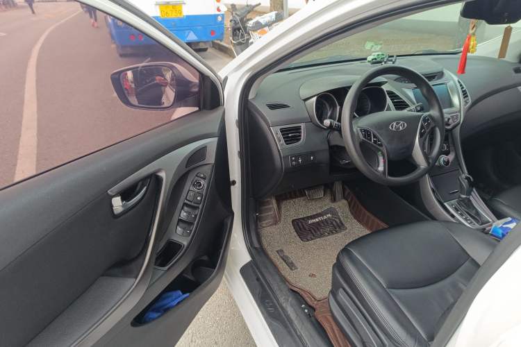 Used Hyundai Elantra (5th Generation / Langdong) 2016 1.6L Automatic Smart Version