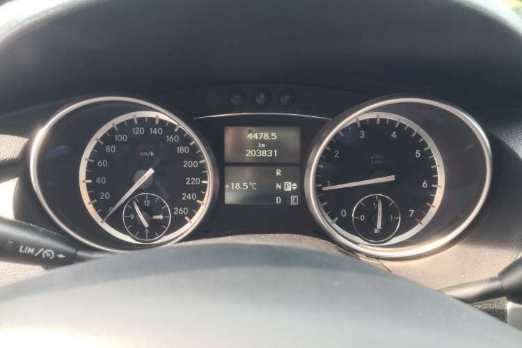 Used Mercedes-Benz R-Class 2014 R 320 4MATIC Business Model Instrument Cluster
