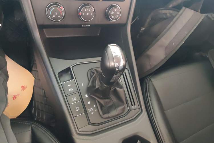 Used Volkswagen Lavida 2019 1.5L Automatic Fashion Edition China VI Gear Lever