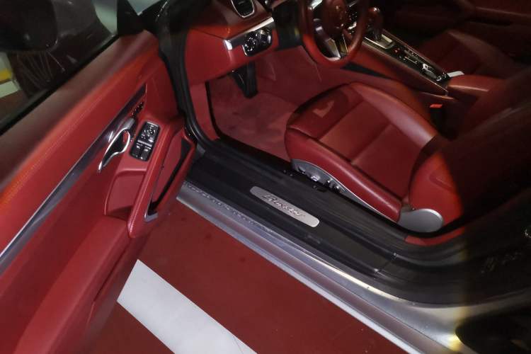 Used Porsche 718 2020 Boxster 2.0T Driver Seat
