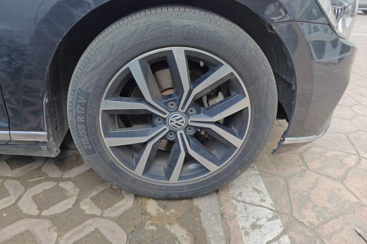 Used Volkswagen Magotan 2019 280TSI DSG Leading Model China VI Standard Right Front Wheel Hub