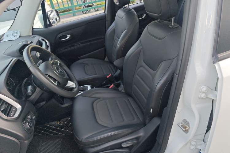 Used Jeep Renegade 2019 220T Automatic Leading Edition
