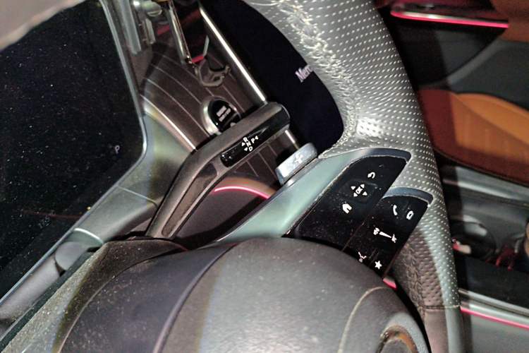 Used Mercedes-Benz GLC 2023 GLC 300 L 4MATIC Luxury 7-Seater Gear Lever