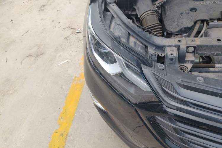 Used Chevrolet Equinox 2018 RS 550T Automatic All-Wheel-Drive Boundary Edition Right Front Headlight