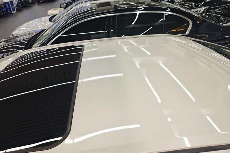 Used Toyota Camry 2016 Dual-Engine 2.5 HG 10th Anniversary Deluxe Navigation Edition Roof