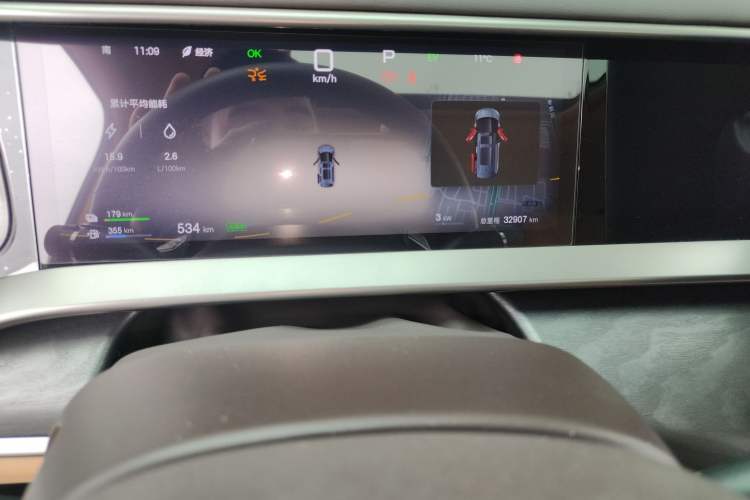 Used Denza D9 2025 DM-i Smart Drive 1020 Four-Wheel Drive Deluxe Model
