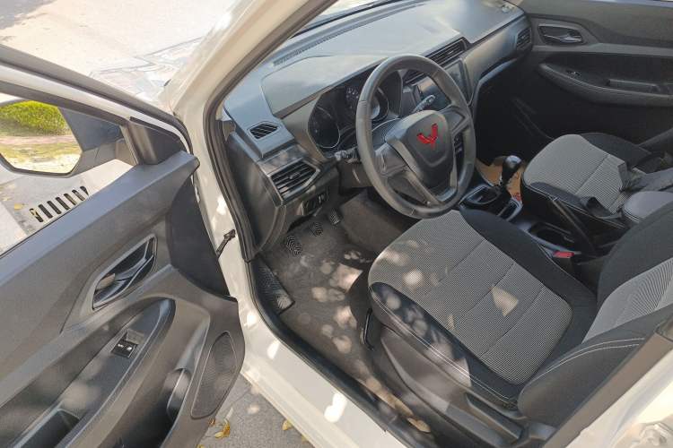 Used Wuling Hongguang 2021 1.5L Revised S Base Version with Electric Power Steering LAR
