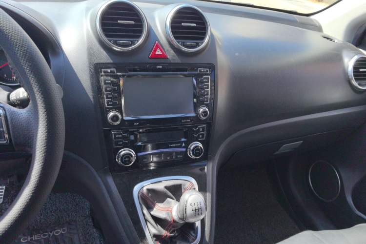 Used Haval H6 2016 Upgraded Model 1.5T Manual Two-Wheel Drive Elite Version
