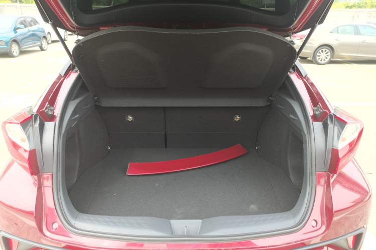 Used Toyota IZOA 2018 2.0L Yichi Version China VI Standard