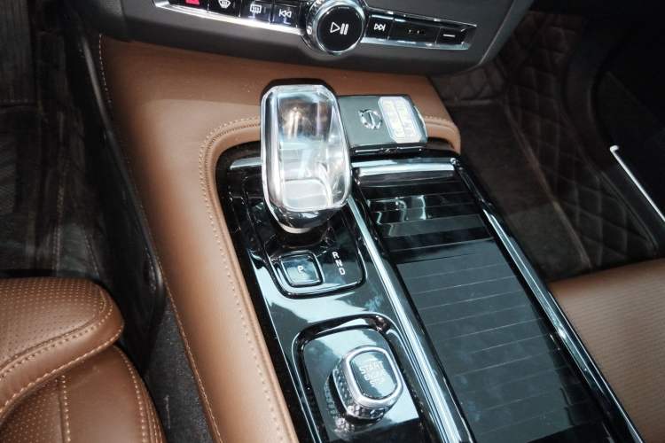 Used Volvo S90 New Energy 2023 T8 Plug-in Hybrid All-Wheel Drive Long-Range Luxury Edition Gear Lever