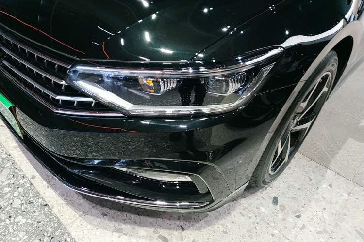 Used Volkswagen Magotan 2025 Revised Version Zhongxiang Edition 330TSI DSG Luxury Trim Left Front Headlight