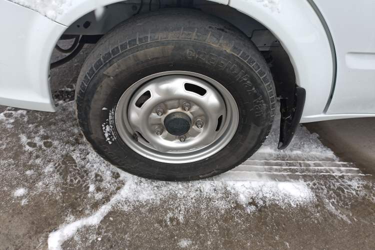 Used JMC Fushun 2022 2.0T Manual Multi-Function Passenger Vehicle Mid-Range High Roof 6-7 Seats