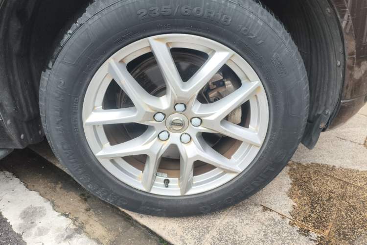 Used Volvo XC60 2019 T5 4x4 Smart Edition China V Standard Right Front Wheel Hub