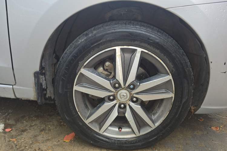 Used CHANGAN Eado 2015 1.6L Manual Luxury Model China IV Standard Right Front Wheel Hub