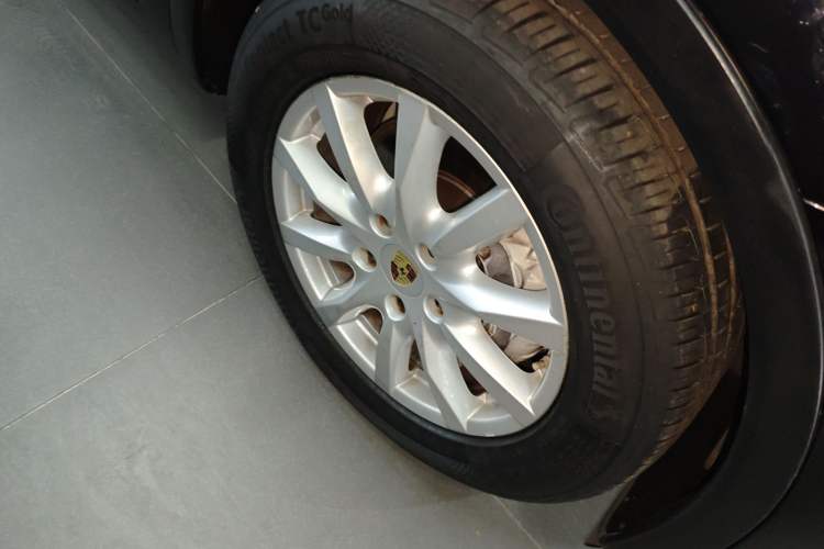 Used Porsche Cayenne 2014 Cayenne Platinum Edition 3.0T Right Front Wheel Hub