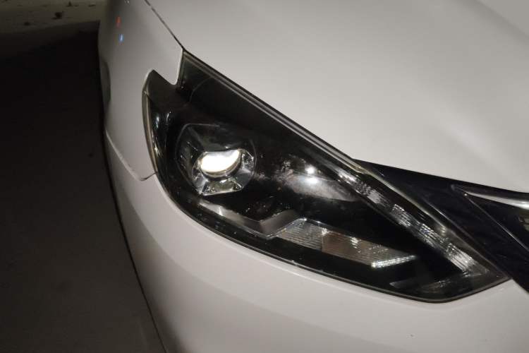 Used Nissan Sylphy 2016 1.6 XL CVT Deluxe Edition Right Front Headlight