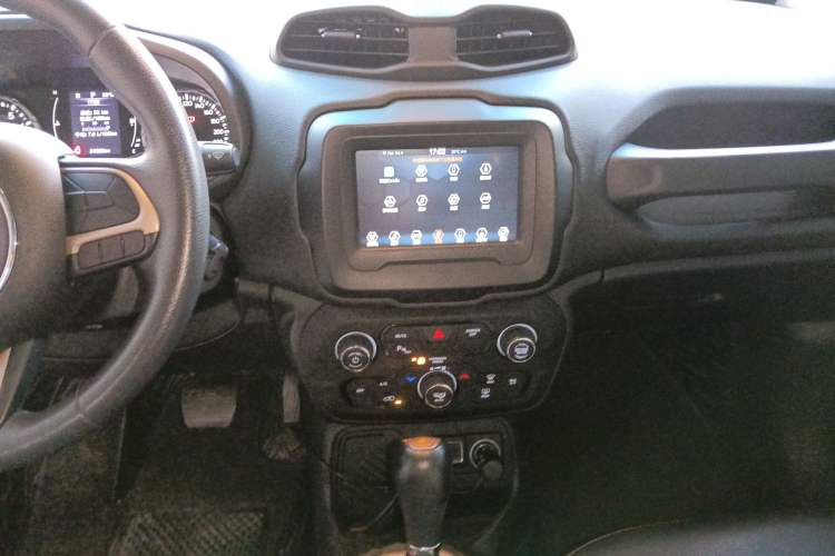 Used Jeep Renegade 2018 Connected Large Screen Version 180T Automatic High-Energy Edition Audio And AC Panel