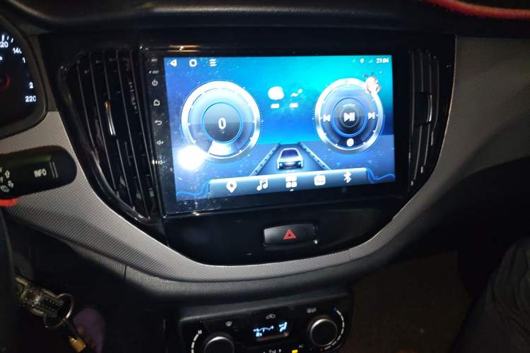 Used FAW Senya R7 2016 1.6L Manual Luxury Model Audio And AC Panel