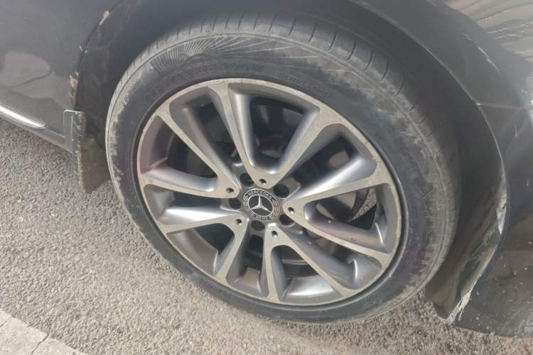 Used Mercedes-Benz E-Class 2019 E 200 L Right Front Wheel Hub