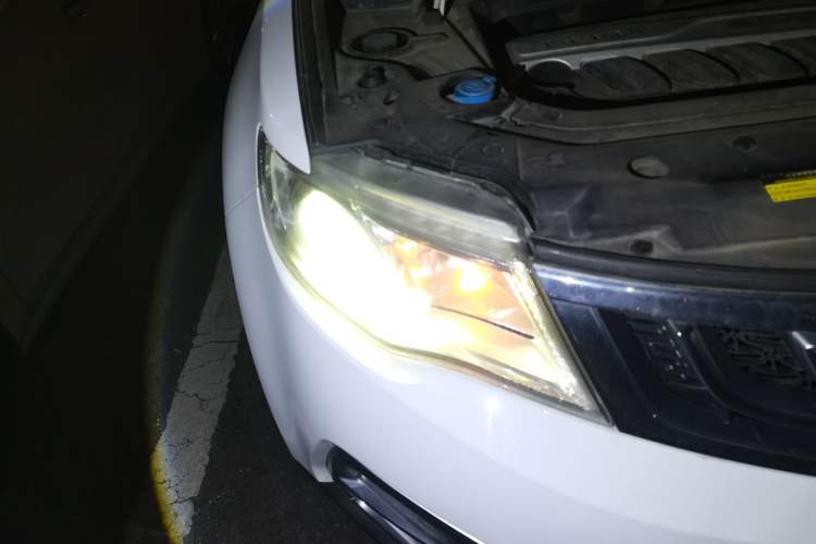 Used Geely Auto Emgrand X7 Sport 2016 1.8TD Automatic ZhiShang Model Right Front Headlight