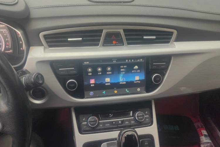 Used Geely Auto Emgrand X7 Sport 2016 1.8TD Automatic All-Wheel Drive Smart Version Audio And AC Panel