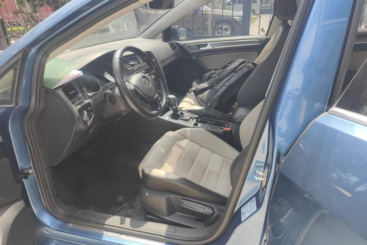 Used Volkswagen Golf 2017 230TSI Automatic Luxury Million-Vehicle Commemorative Edition