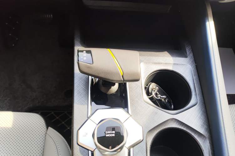 Used Changan UNI-V iDD 2023 Zhidian iDD 1.5T 113km Smart & Fun Version (Rapid Edition)