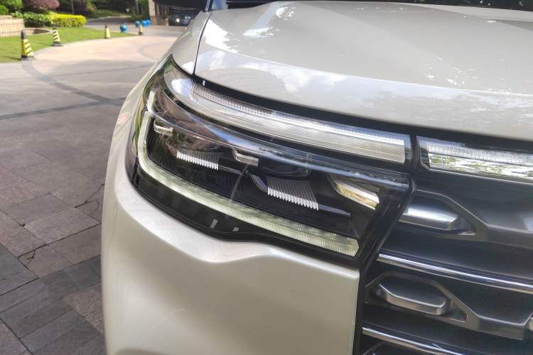 Used Ford Explorer 2023 EcoBoost 285 Four-Wheel Drive Stylish Plus Version 7 Seats
