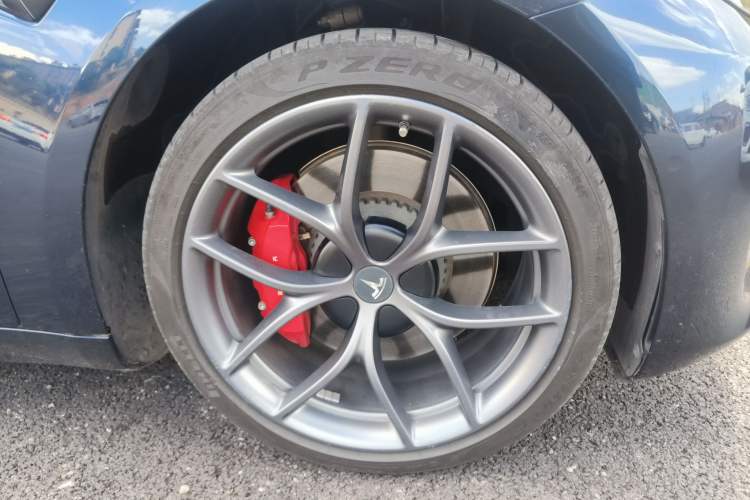 Used Tesla Model 3 2022 Performance High-Performance All-Wheel-Drive Version Right Front Wheel Hub