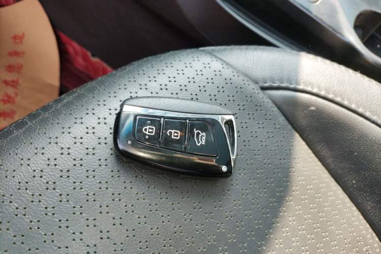 Used Hyundai Santa Fe 2013 2.4L Automatic Two-Wheel Drive Smart Version