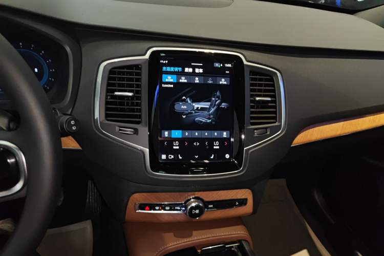 Used Volvo XC90 2025 B5 SmartDrive Luxury Edition 7-Seater
