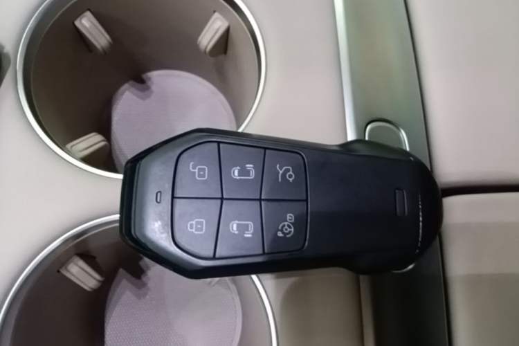 Used XPeng X9 2025 740 Ultra-Long Range Max Interior 1