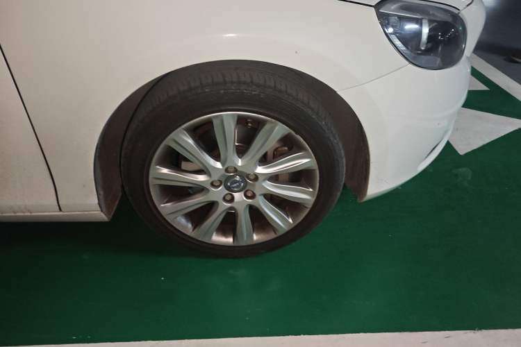 Used Volvo V40 2013 2.0T Zhiyi Edition
