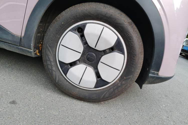 Used Geely Galaxy Geome 2025 310km Youth Edition Right Front Wheel Hub